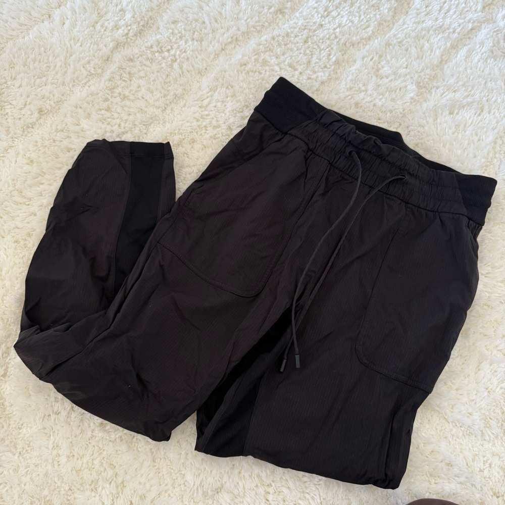 Lululemon dance studio crop